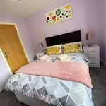 Lovely 2-Bedrooms Apartment Step To The Beach