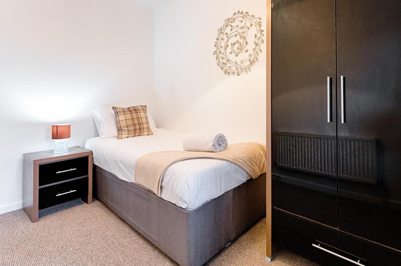 Apartment Parking, Tv In Every Bedroom! *