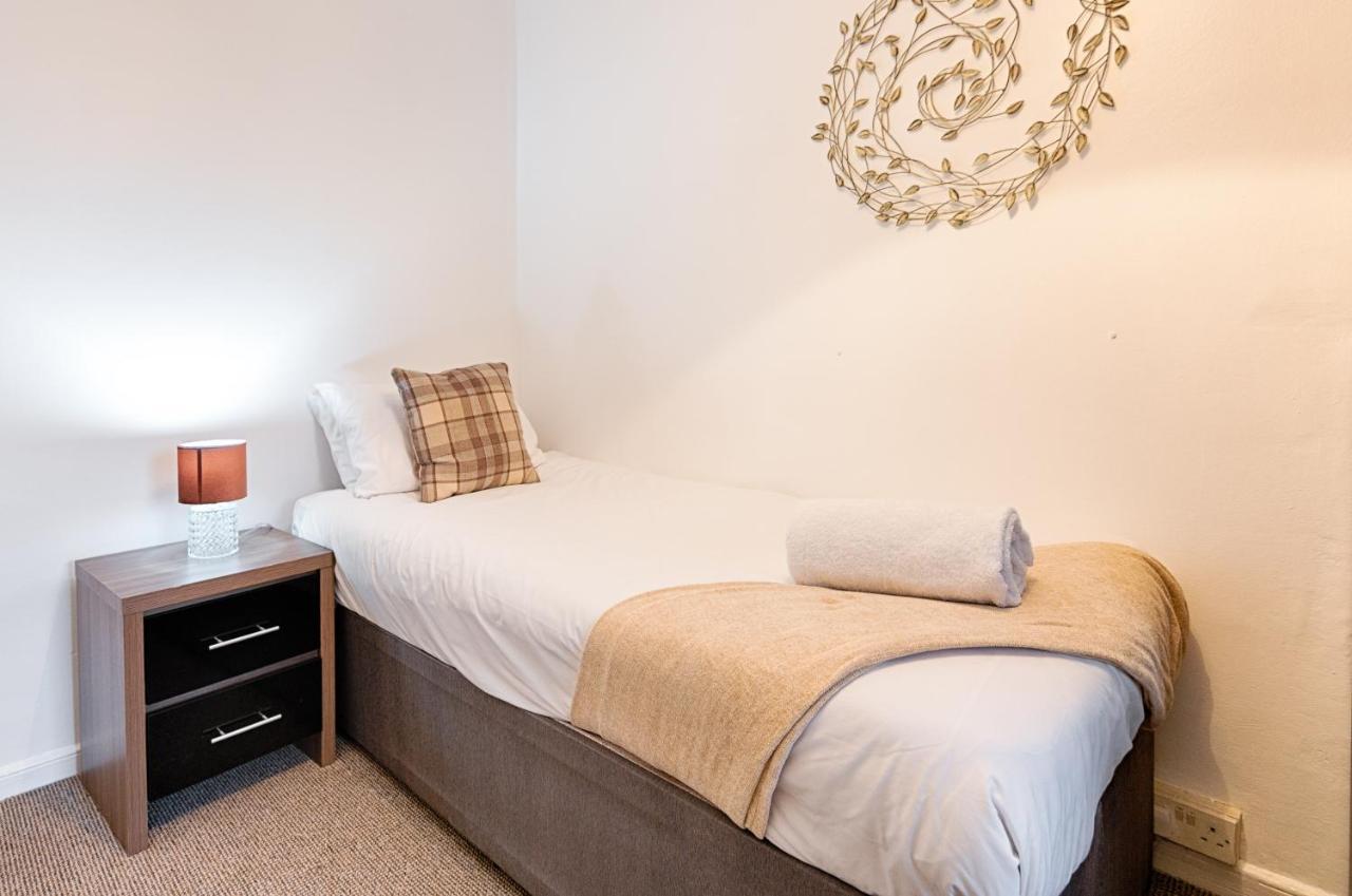 Parking, Tv In Every Bedroom! Apartment