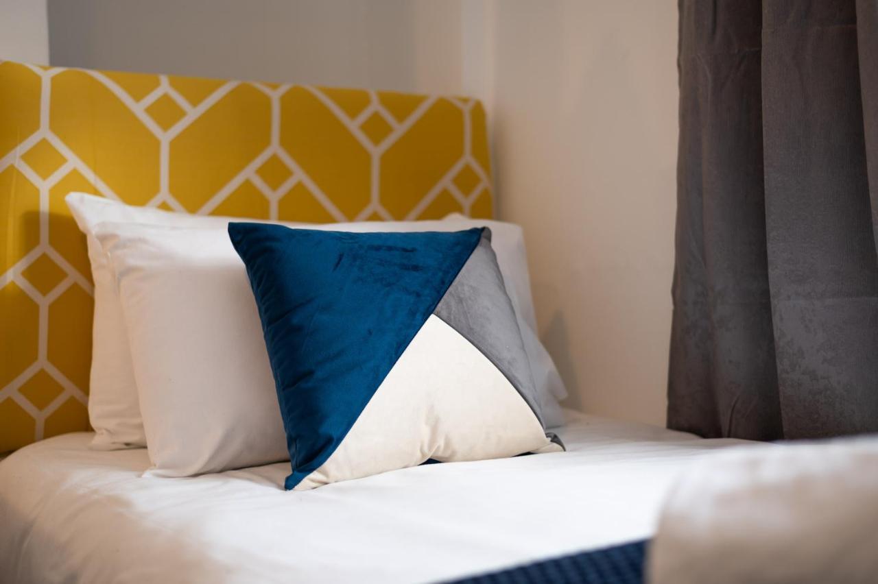 Centre, Parking, Smart Tv's In Apartment Swansea