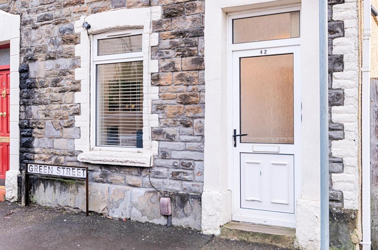 Parking, Tv In Every Bedroom! Apartment *