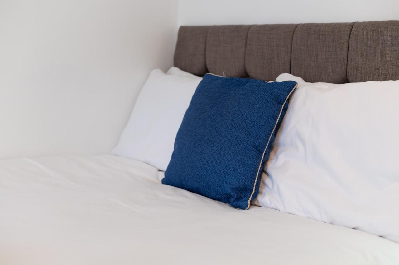 Parking, Tv In Every Bedroom! Apartment *