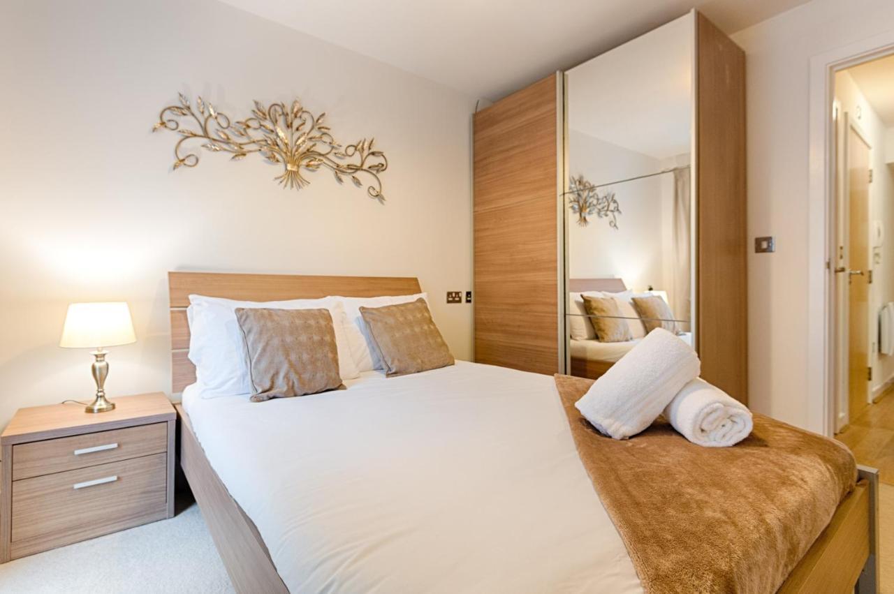 Apartment Royal Sovereign With Parking - Tv In Every Bedroom! *