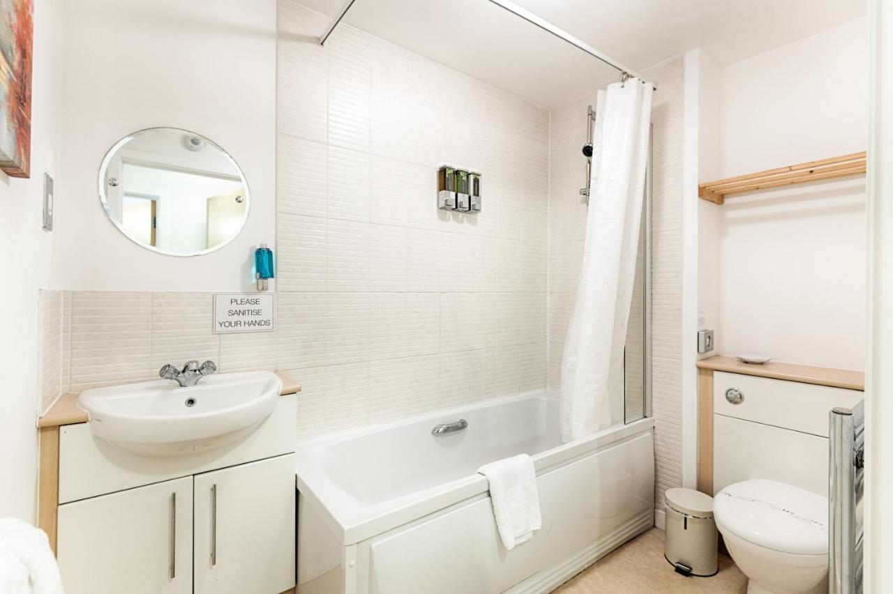 Royal Sovereign With Parking - Tv In Every Bedroom! Apartment