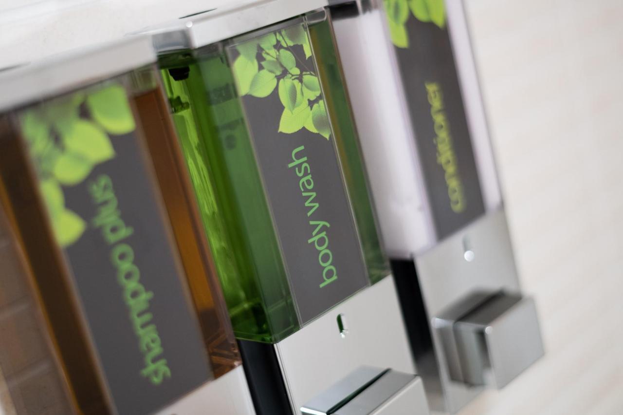 Royal Sovereign With Parking - Tv In Every Bedroom! Apartment Swansea