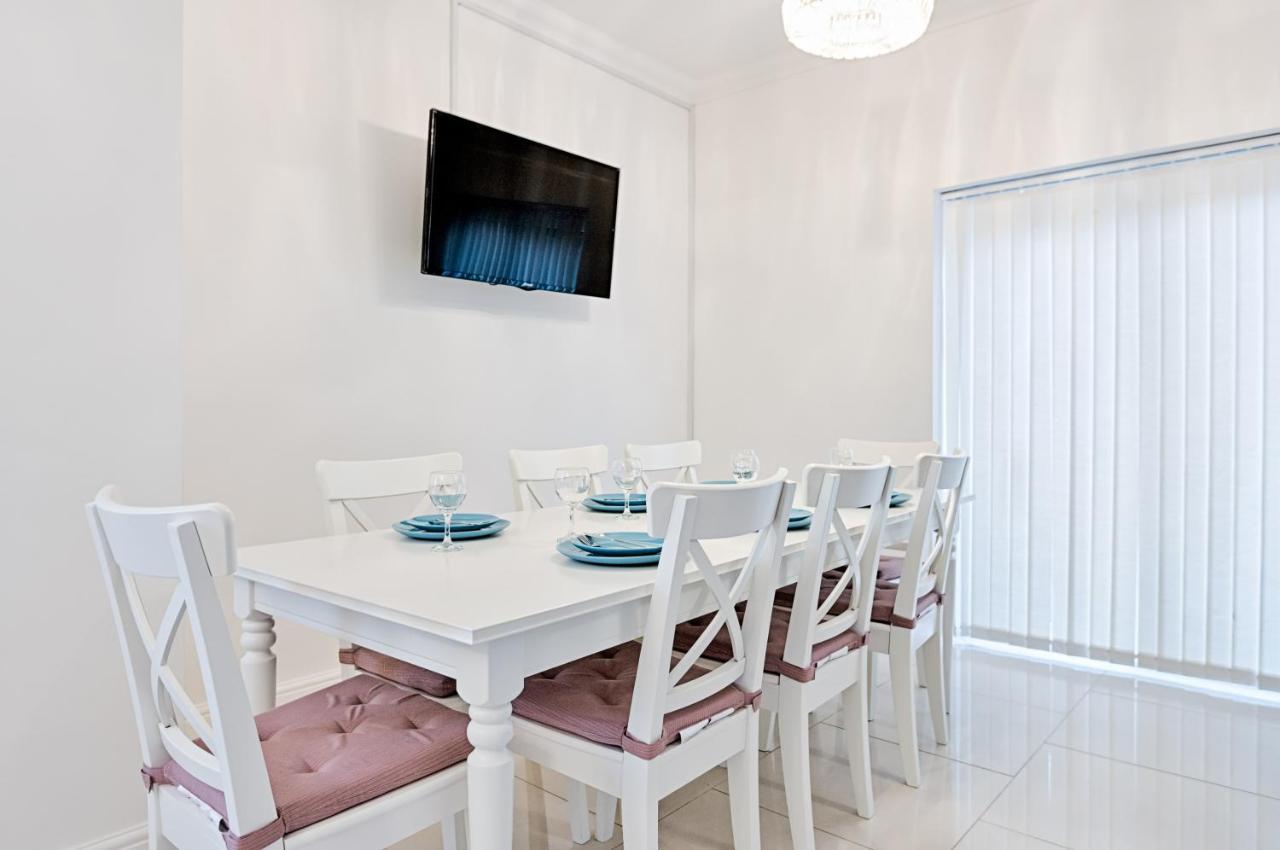 Huge 5 Bedroom Home, Off Road Parking, 3 Bathrooms Swansea