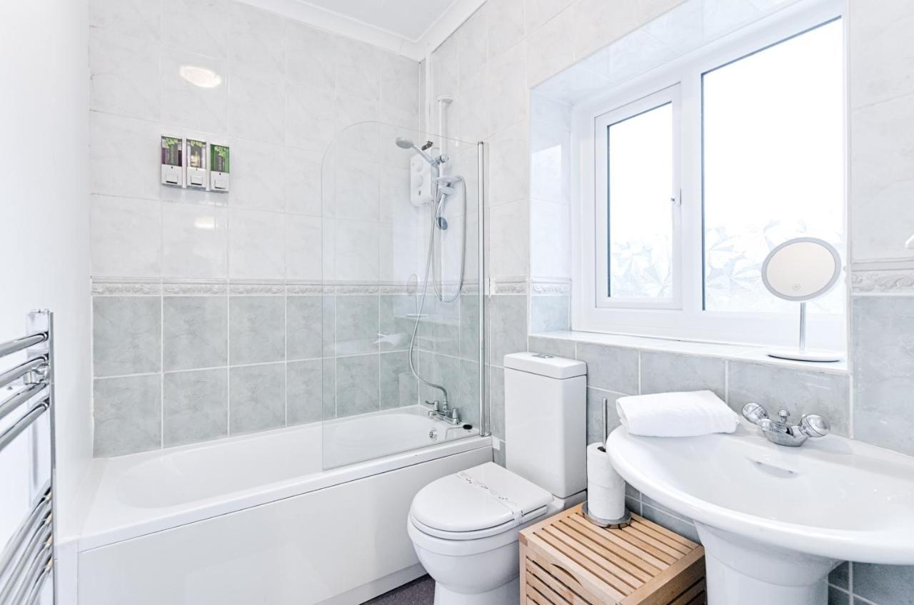 Huge 5 Bedroom Home, Off Road Parking, 3 Bathrooms Apartment Swansea