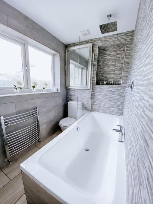 La Petite Maison * Swansea