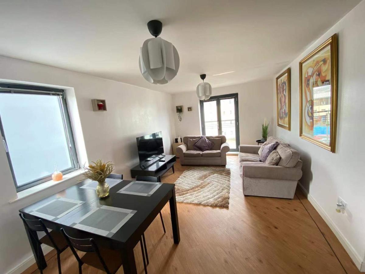 Lovely 2-bedrooms Step To The Apartment Swansea