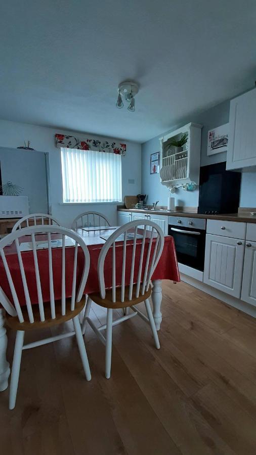 Apartment 2 Bedroom To Yourself, Free Parking, Dogs Welcome *