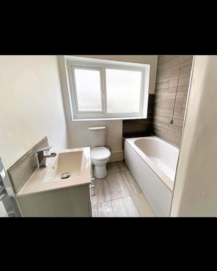 Business Friendly 3br - King Size Beds & Centrally Located * Swansea