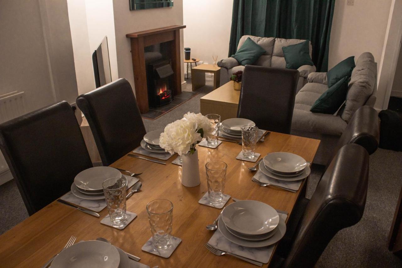 Business Friendly 3br - King Size Beds & Centrally Located Swansea
