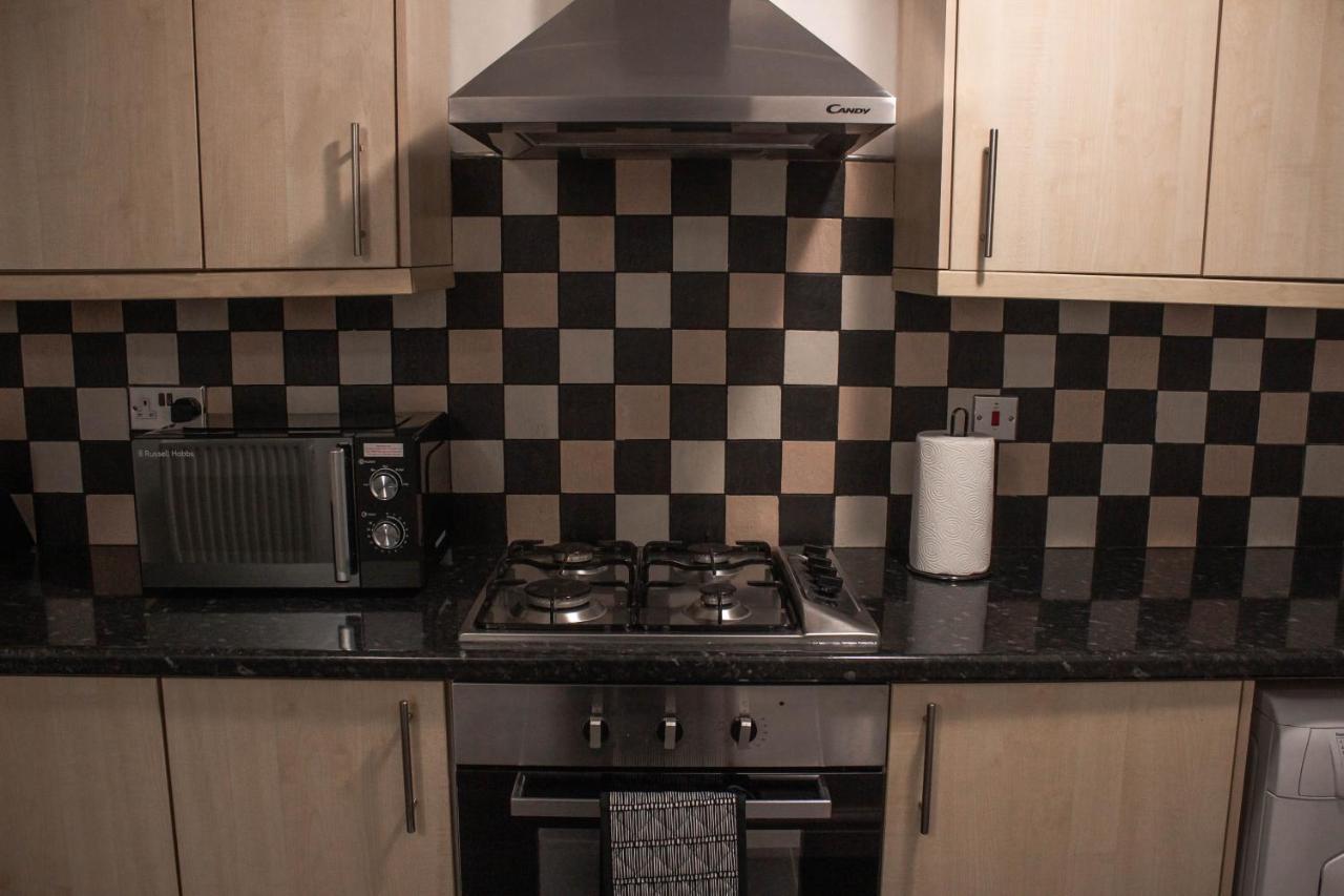 Business Friendly 3br - King Size Beds & Centrally Located Apartment Swansea