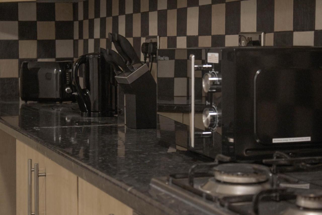 Apartment Business Friendly 3br - King Size Beds & Centrally Located Swansea