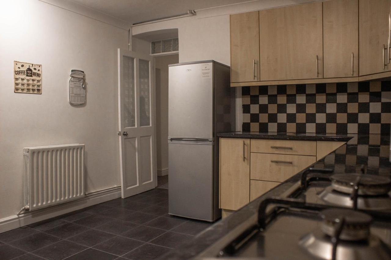 Apartment Business Friendly 3br - King Size Beds & Centrally Located
