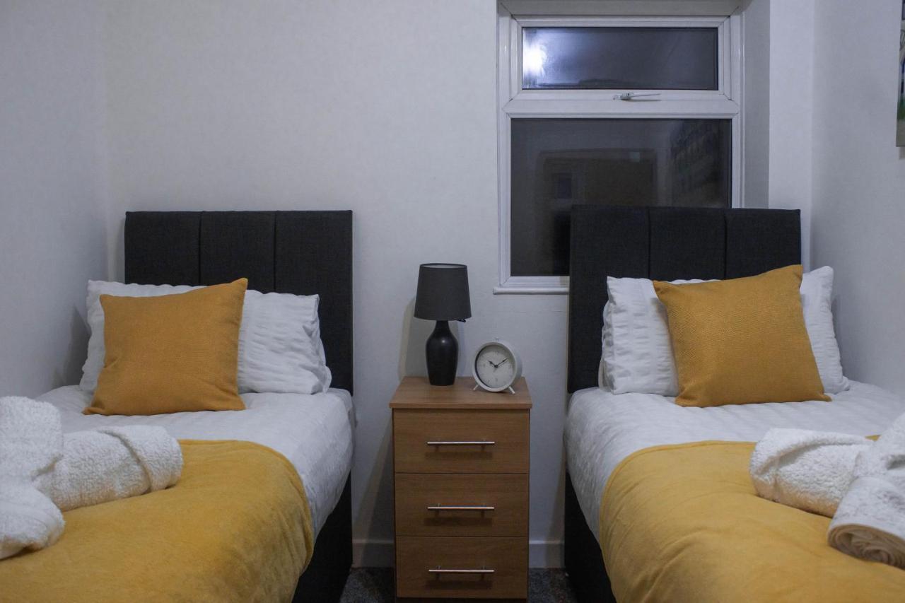 Business Friendly 3br - King Size Beds & Centrally Located Apartment *