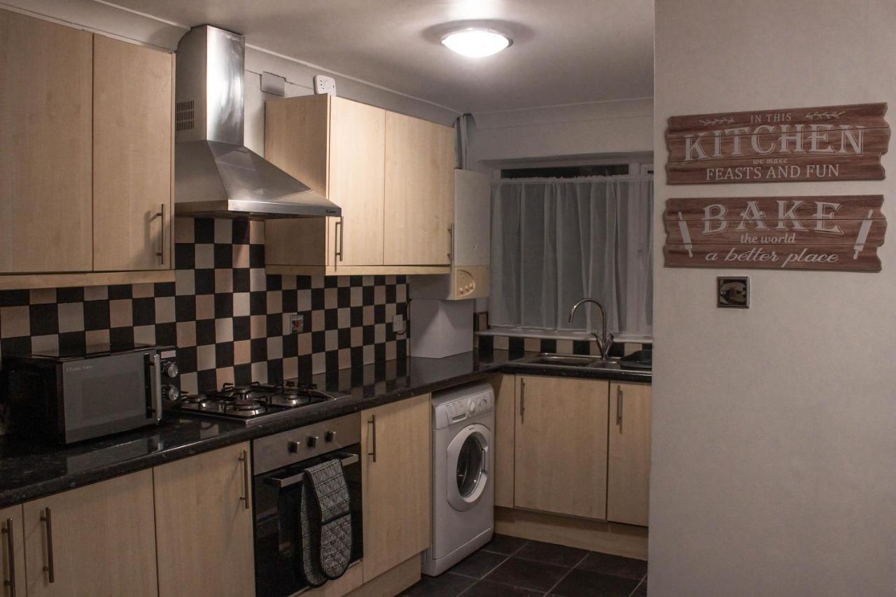 Business Friendly 3br - King Size Beds & Centrally Located * Swansea