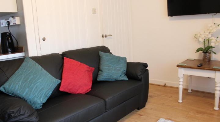 2 Bedroom To Yourself, Free Parking, Dogs Welcome * Swansea