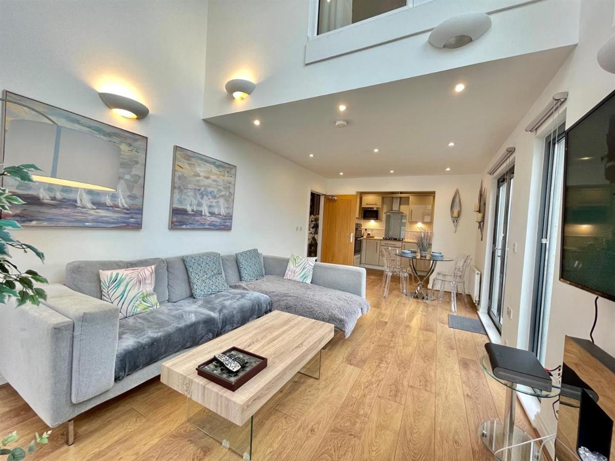 Penthouse Marina Centre 100m From * Swansea