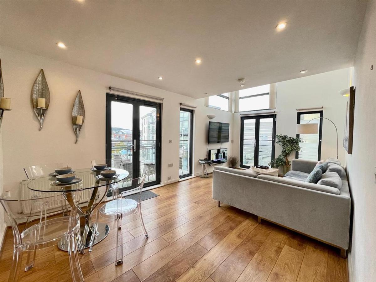 Penthouse Marina Centre 100m From * Swansea