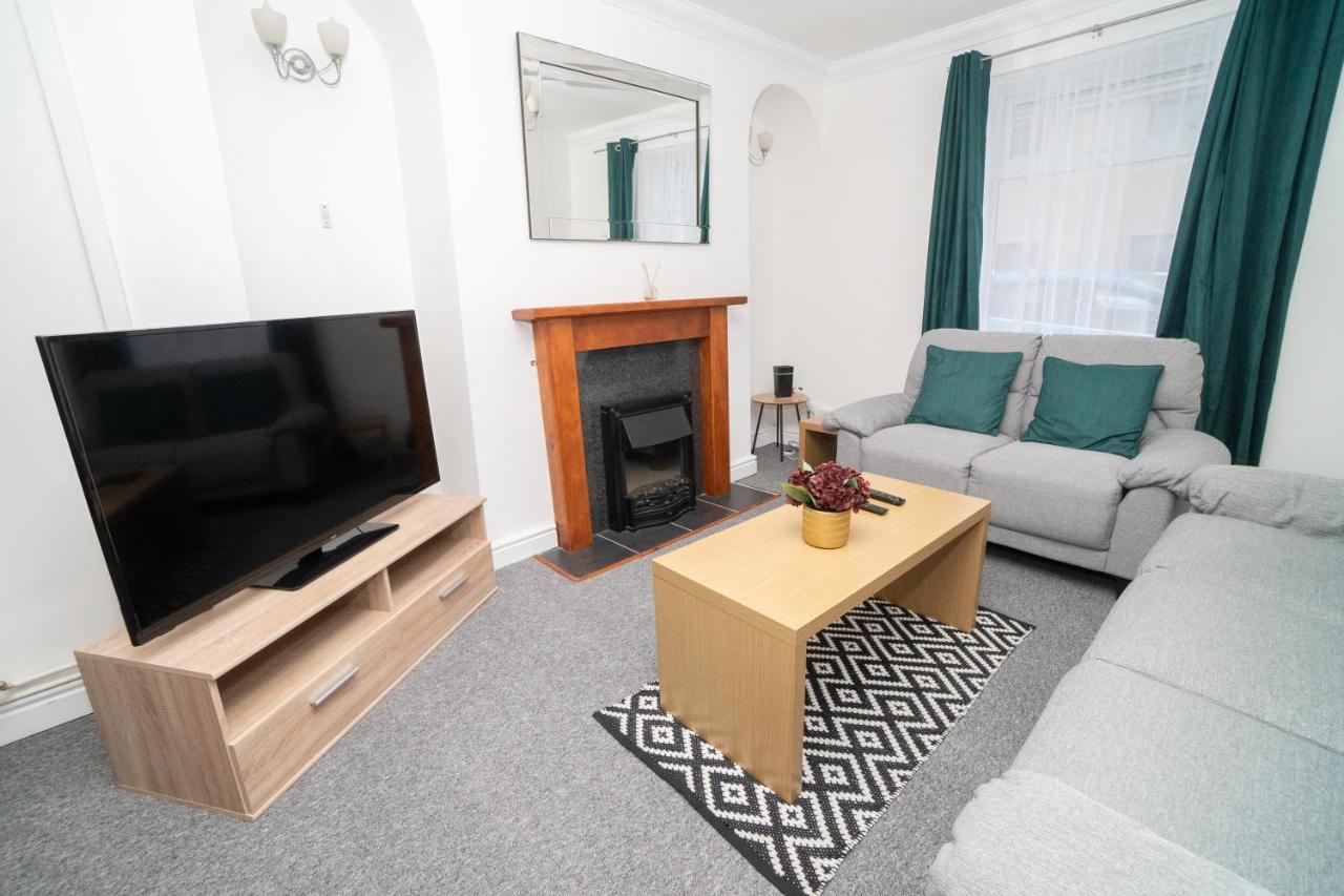 Business Friendly 3br - King Size Beds & Centrally Located Swansea