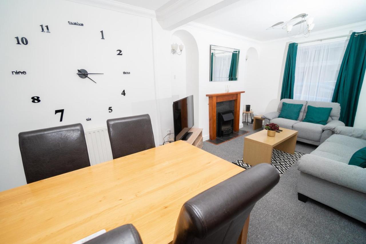 Apartment Business Friendly 3br - King Size Beds & Centrally Located Swansea