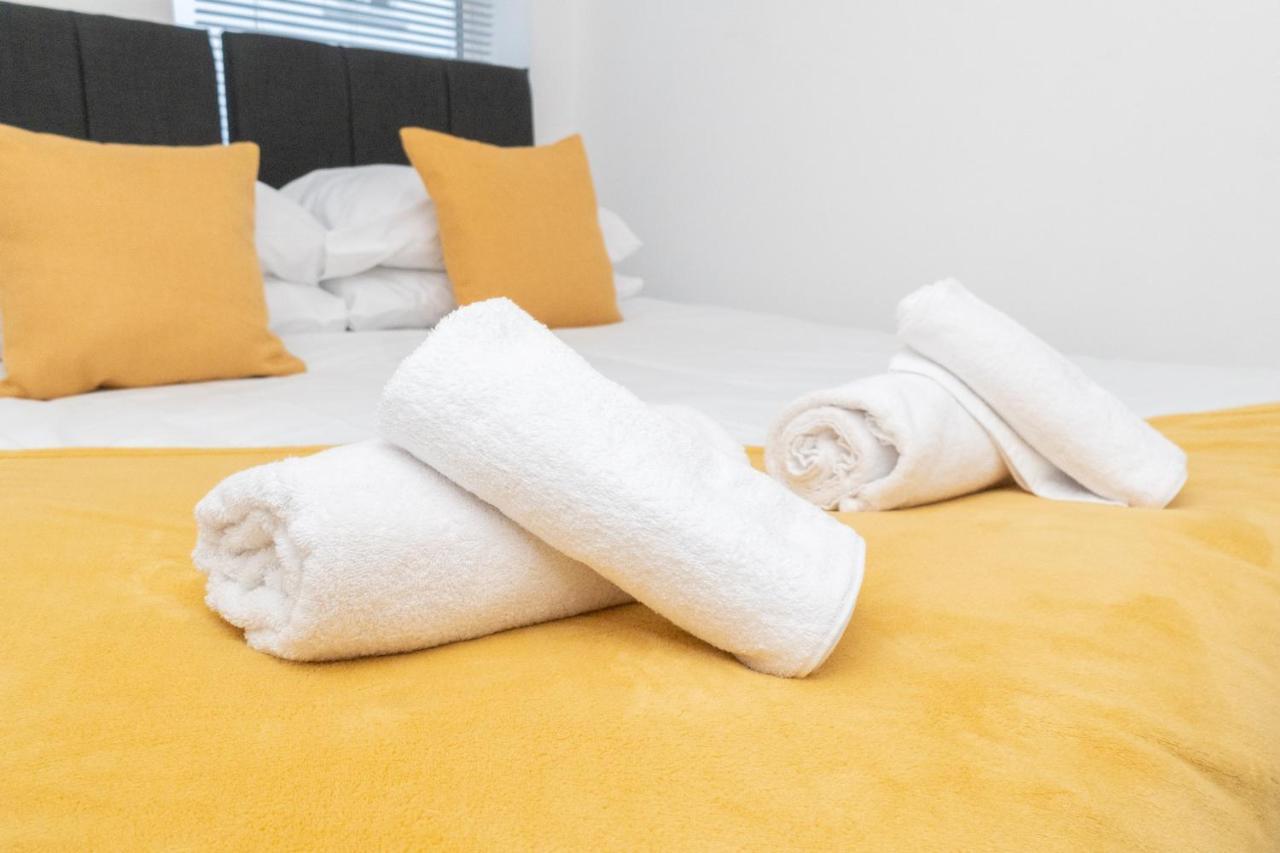 Business Friendly 3br - King Size Beds & Centrally Located Apartment