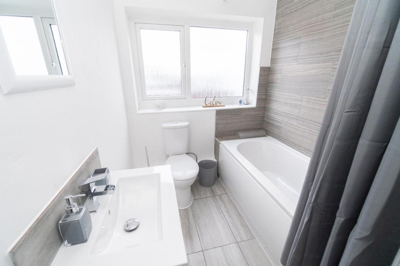 Business Friendly 3br - King Size Beds & Centrally Located Swansea