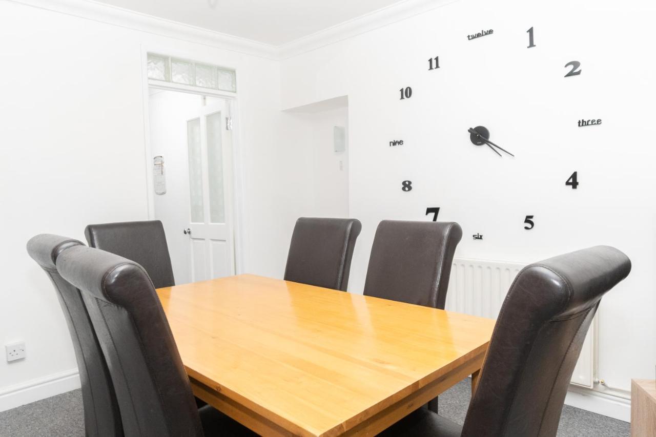 Business Friendly 3br - King Size Beds & Centrally Located Apartment *