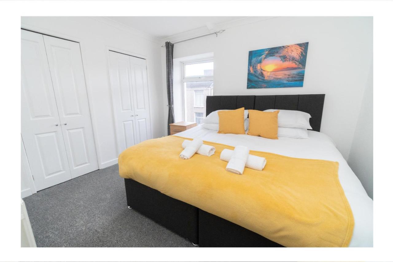 Apartment Business Friendly 3br - King Size Beds & Centrally Located