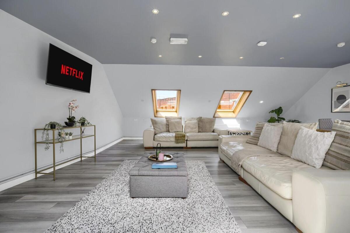 Luxury Penthouse - - *